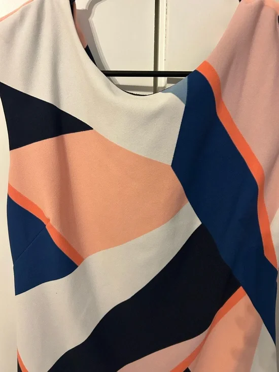 Vince Camuto Sleeveless Geometric Midi Dress in Pink, Navy & White - Picture 4 of 5